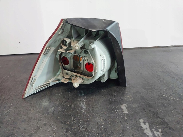 PHARE ARRIÈRE DROITE VOLKSWAGEN GOLF V 1K6945096D 89031823