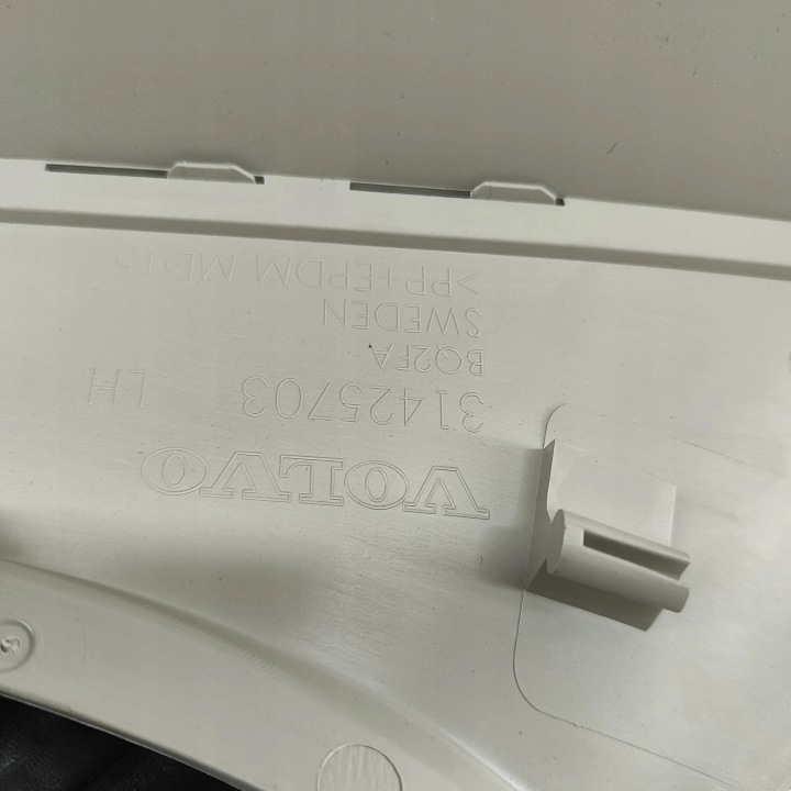 VOLVO XC60 II PROTECTION MONTANTS ARRIÈRE GAUCHE 31425703