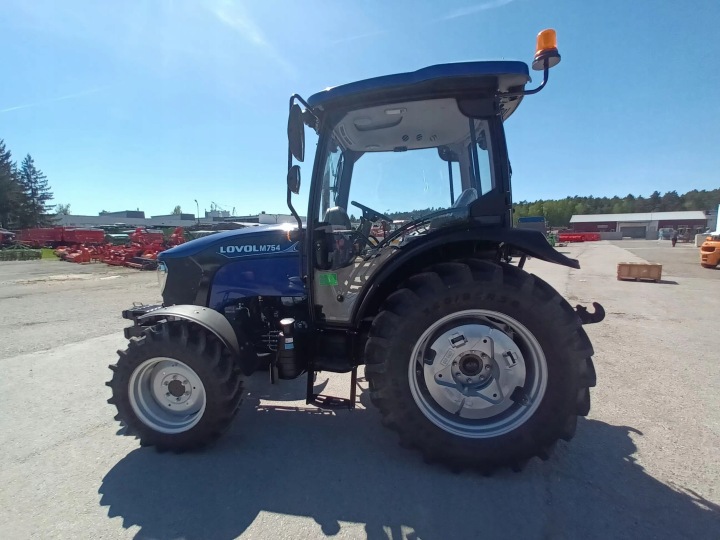 TRACTEUR ROLNICZY TRACTEUR LOVOL M754 (75KM)