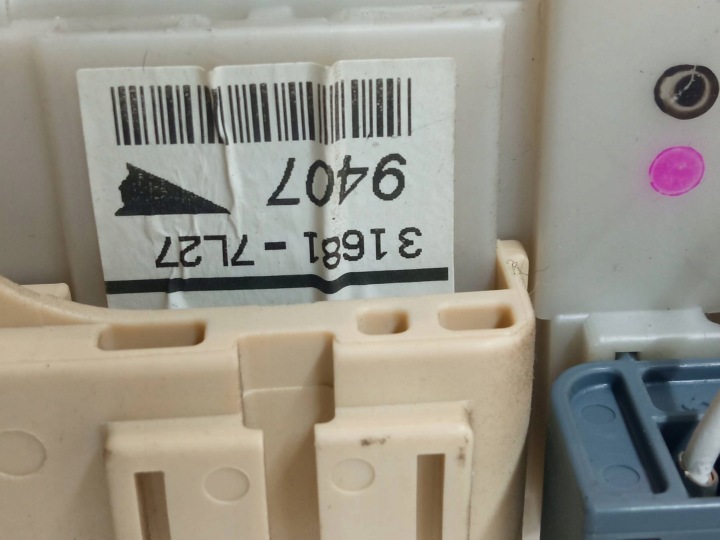 BOÎTE FUSIBLES 82730-52700 TOYOTA YARIS II (2005-2011)