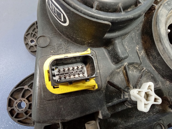 DAF XF 106 E6 PROJECTEUR GAUCHE COMPLET LED 1857526