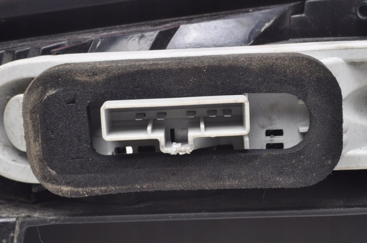 FORD FOCUS MK2 LIFT PHARE GAUCHE ARRIÈRE GAUCHE ARRIÈRE UNIVERSEL 8M51-13405-C