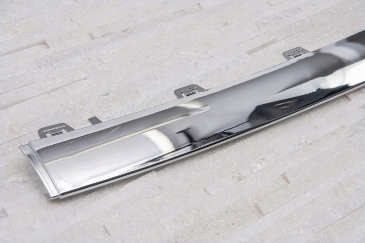 MERCEDES C W205 AMG 2019-2021 CHROME MOULURE AVANT PARE-CHOCS MILIEU A2058858802