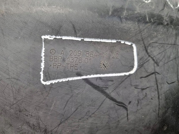PASSAGE DE ROUE GAUCHE AVANT PIÈCE ARRIÈRE A2098841122 MERCEDES W209