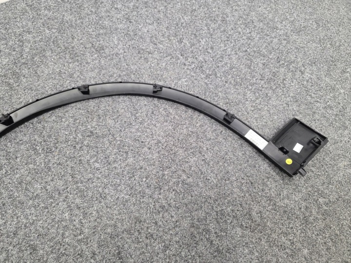 MOULURE GARDE-BOUE DROIT AVANT PORSCHE MACAN II 95C 2024 95C853718K