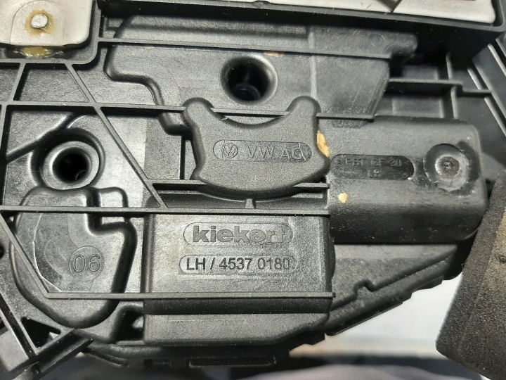 VOLKSWAGEN GOLF VIII 2023 45370180 ARRIÈRE CÔTÉ GAUCHE SERRURE DE PORTE ARRIÈRE