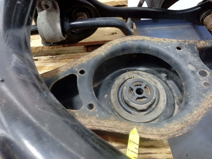 VW JETTA VI 5C6 CHÂSSIS CHÂSSIS POUTRE SUSPENSIONS ARRIÈRE 5C0500025