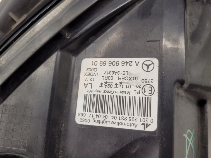 MERCEDES B CLASSE 246 LIFT PHARE GAUCHE AVANT AVANT