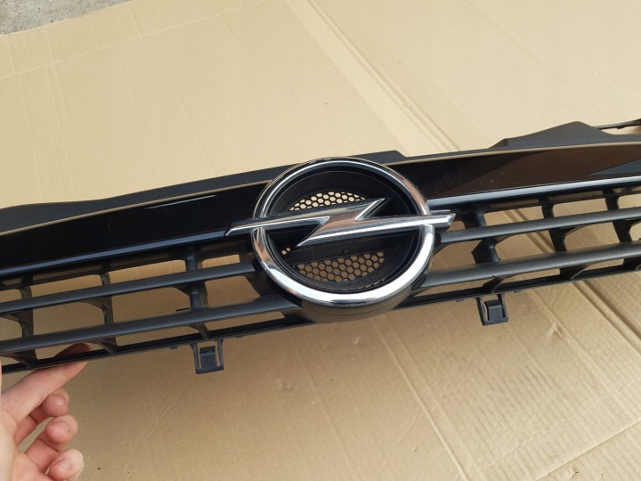 CALANDRE GRILLE AVANT OPEL ASTRA H 04-06 AVANT RESTYLAGE Z20R TRÈS EN BON ÉTAT