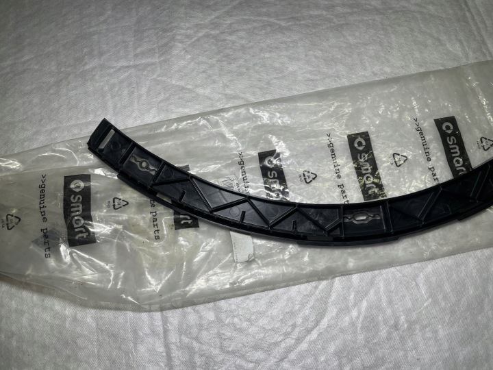 NEUF ORIGINAL GLISSIÈRE PARE-CHOCS GARDE-BOUE SMART FORFOUR 453 DROIT AVANT