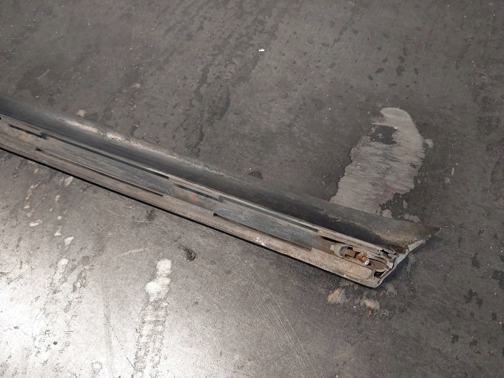 MOULURE PORTES AVANT GAUCHES AUDI A4 B5 8D LIFT 8D0853959B