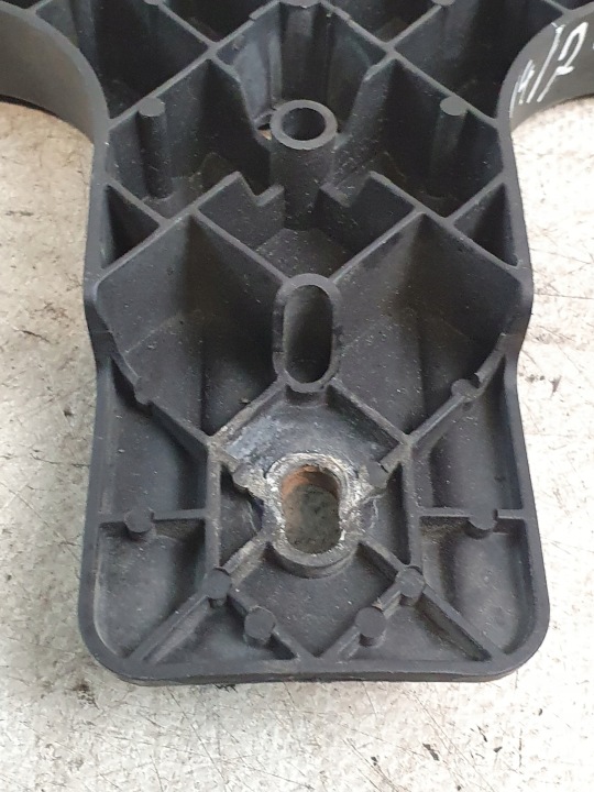 MERCEDES SUPPORT FIXATION CALANDRE A2128850136 MERCEDES W212 10R.
