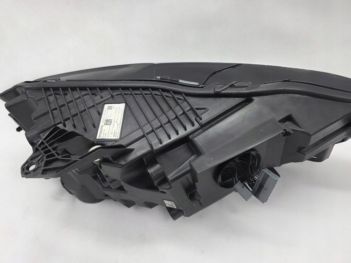 VOLVO XC60 2 II LIFT PHARE AVANT GAUCHE COMPLET LED MID EUROPE 32404709