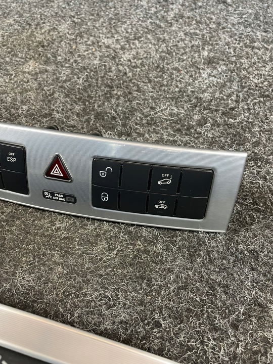 PANNEAU CLIMATISATION CONDUIT D'AIR MERCEDES C-KLASA W203 A2038303485