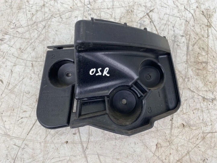 AUDI Q4 POIGNÉE FIXATION PARE-CHOCS ARRIÈRE PRAWIDLOWY 2024 SUV 4/5DR