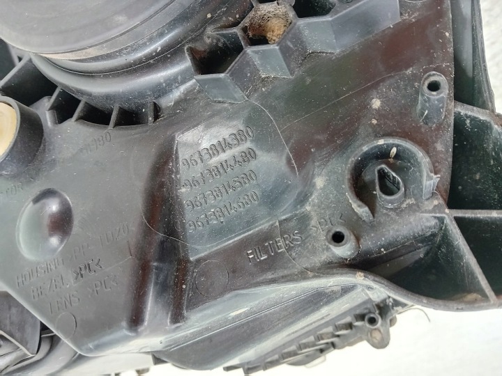 PHARE AVANT DROITE CITROEN C3 II 9673814380
