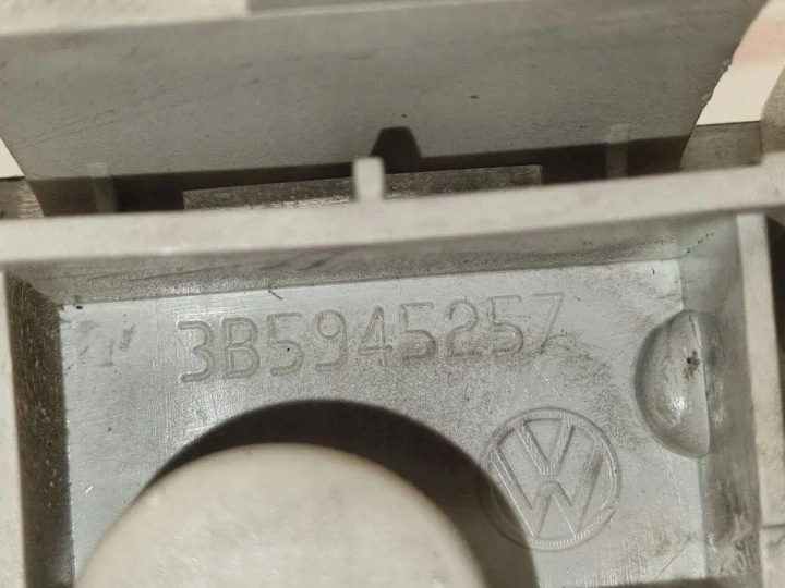 CONTACTS ARRIÈRE PHARES VW PASSAT B5 (3B2) 3B5945257 1.89L DIESEL 81KW 1999