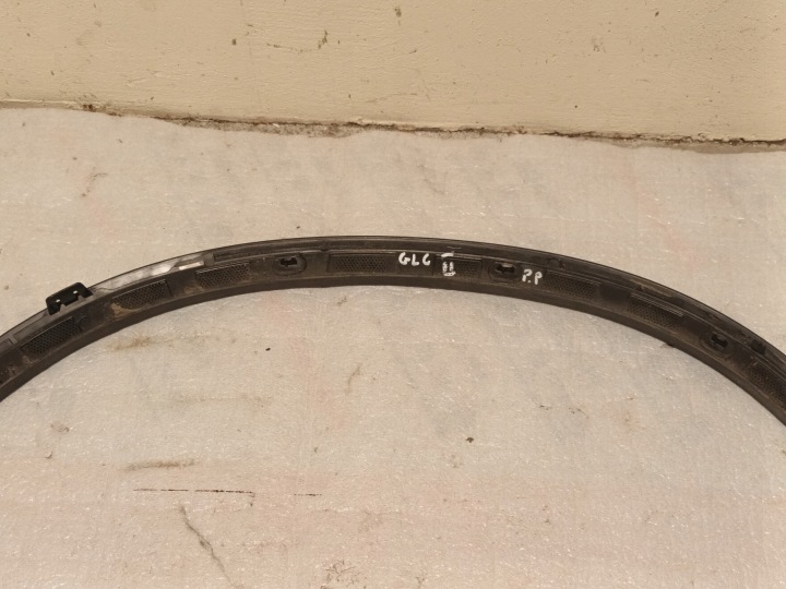 MOULURE AVANT DROITE MERCEDES GLC II A254 AVANT DROIT