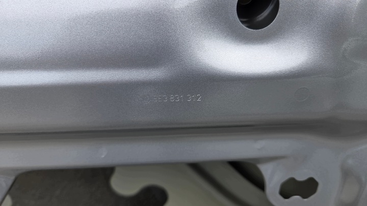SKODA OCTAVIA IV PORTES DROIT AVANT 5E3831312