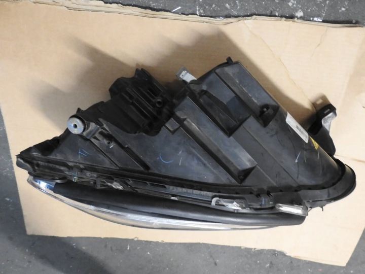 IE147 PHARE MERCEDES GAUCHE AVANT ML W166 A1668202359
