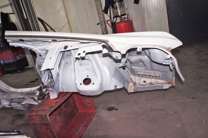 SO428 LEXUS IS III QUART AILE DROIT ARRIÈRE EMINENT WHITE PEARL 085