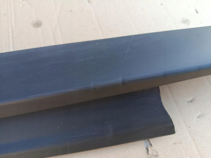 FORD FOCUS IV MK4 SEUIL MOULURE SEUIL PROTECTION REVÊTEMENT DROIT STRUKTURA