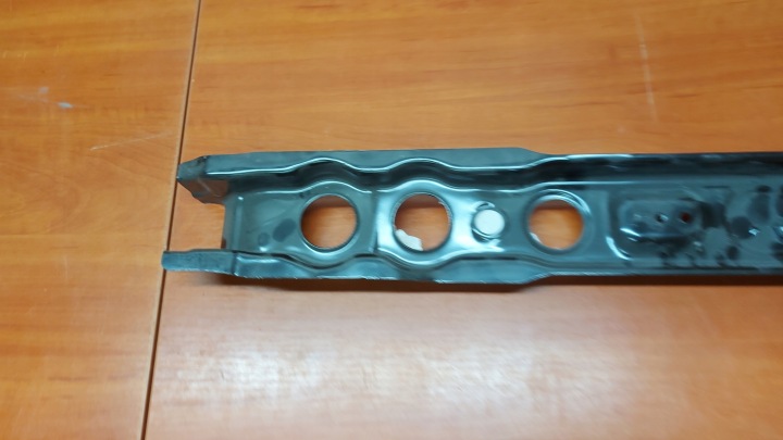 POUTRE SOUS RADIATEURS RENFORCEMENT AVANT TOYOTA COROLLA E16 E18 AVENSIS T27