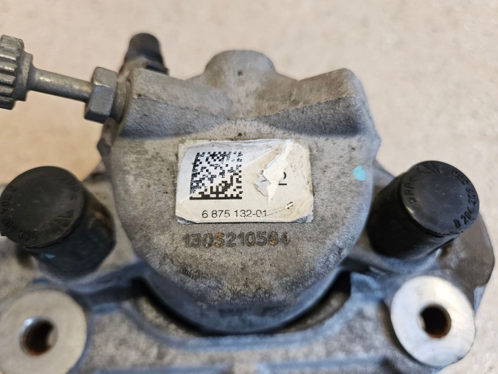 ÉTRIER DE FREIN DE FREIN AVANT AVANT CÔTÉ DROITE BMW 3 G20 G21 6875132
