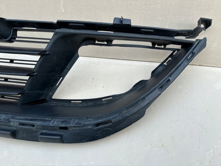 PEUGEOT 308 II 2 T9 13-21R GRILLE DANS PARE-CHOCS AVANT INFÉRIEURE C06396-091