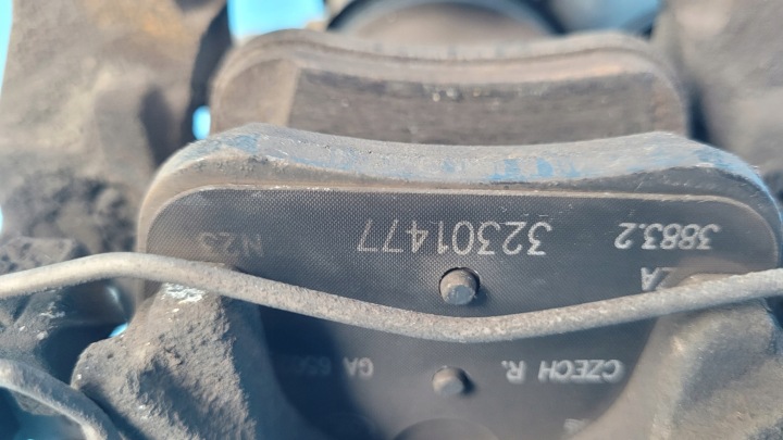 VOLVO XC60 II 21R 2.0D ÉTRIER DE FREIN DE FREIN DROIT ARRIÈRE 32287434