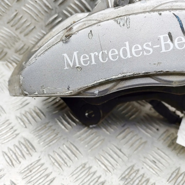 ÉTRIER DE FREIN DE FREIN DROIT AVANT A2224215298 MERCEDES W222 V222 X222 W217 370MM