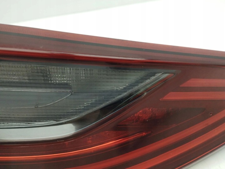 KIA CEED 2019 PHARE ARRIÈRE DANS CLAPET 92403J7050