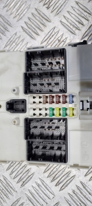 BMW F30 F31 CONTRÔLEUR MODULE FEM FUSIBLE 9324784