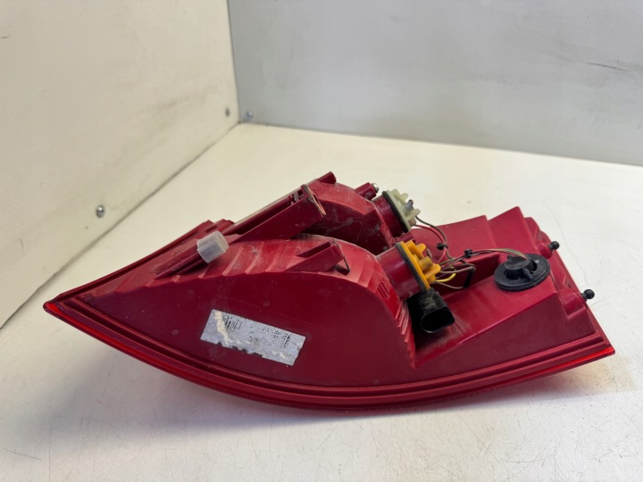 AUDI A3 8P CABRIO PHARE GAUCHE ARRIÈRE LED 8P7945095