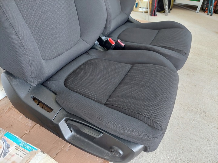 SEATS SOFA CARDS TUNNEL JAGUAR XE - EUROPE 