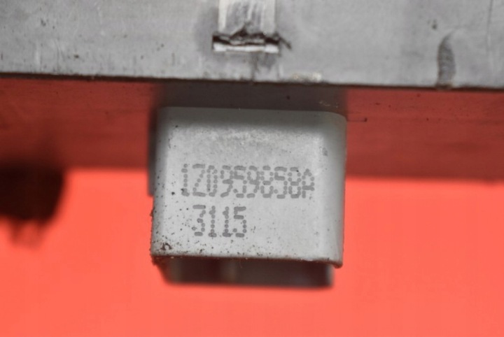 PANNEAU COMMANDE VITRE 1Z0959858A SKODA OCTAVIA 2 II 5D HAYON 04-08