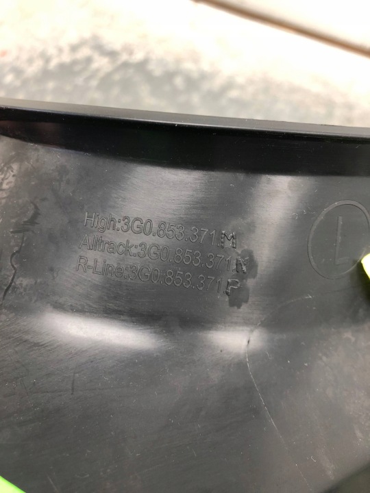 MOULURE REVÊTEMENT SEUIL GAUCHE VW PASSAT B8 UNIVERSEL 3G0853371M