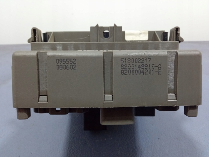 RENAULT VEL SATIS BOÎTE MODULE FUSIBLE UCH 8200220688