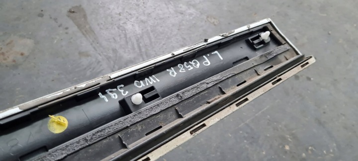 AUDI Q5 8R0853959E MOULURE LATÉRALE PORTES GAUCHE AVANT ORIGINAL