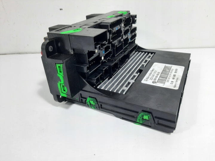MERCEDES W203 C200CDI 2.2CDI UNIVERSEL 03R MODULE CONFORT 2035451601