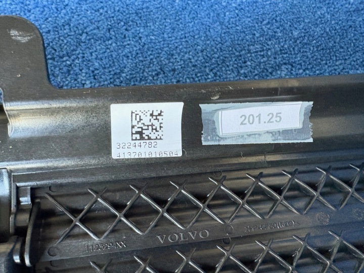 VOLVO XC60 II GRILLE D'AÉRATION 32244782 AIR ADMISSION AVEC MOTEUR