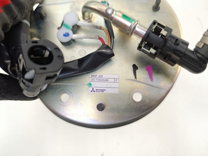 HONDA RADIO 500F PC63 19+ POMPE CARBURANTS
