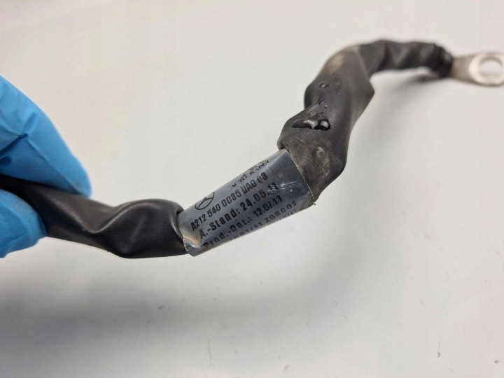 SERRE-CÂBLE NÉGATIVE MERCEDES-BENZ E W212 A2125400035