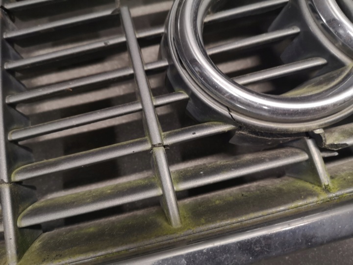 GRILLE CALANDRE RADIATEURS AUDI S8 D2 LIFT 4D0853651M