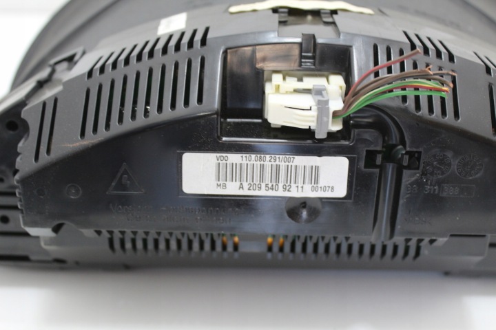 COMPTEUR DANS MILACH ANGLAIS OE MERCEDES CLK W209 C209 CLK280 M272 A2095409211