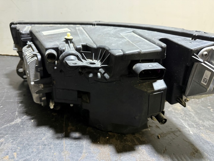 VOLVO XC40 PHARE AVANT AVANT MID LED COMPLET DROITE EUROPE POUCES 31655991
