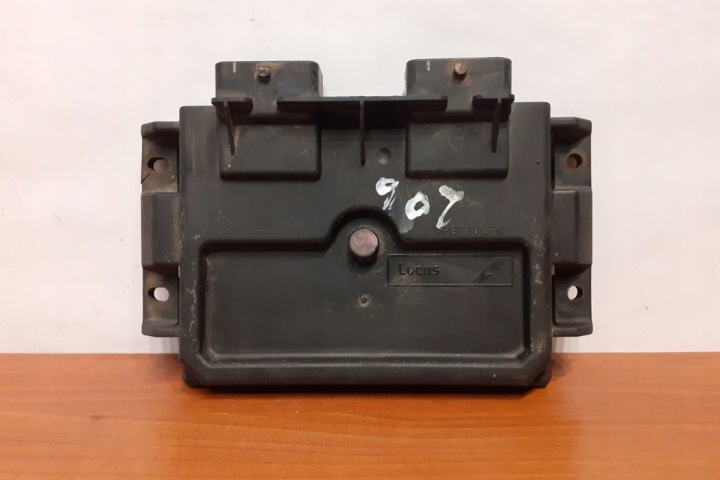 ORDINATEUR MOTEUR ECU PEUGEOT 206 CC (2D) R04080015G 2001