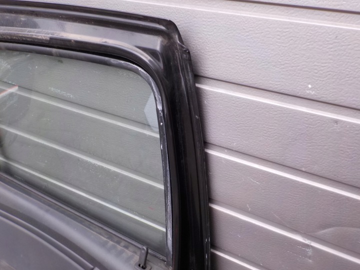 PORTES GAUCHE ARRIÈRE DACIA SANDERO 1.4B 2010R