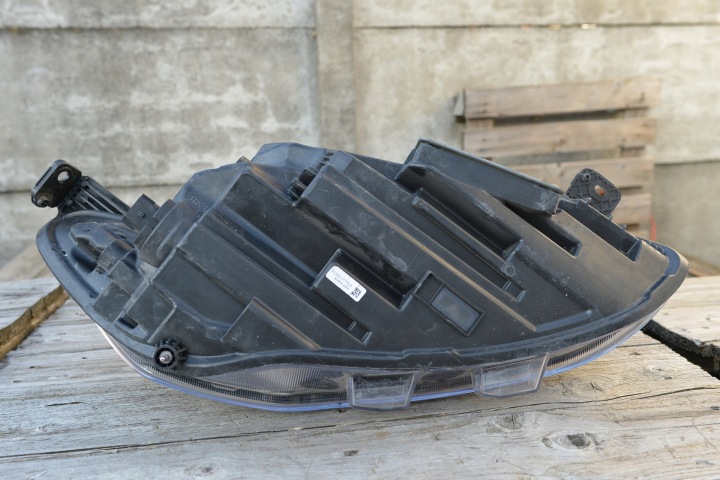 FORD FOCUS MK4 ST GAUCHE COMPLET LED JX7B-13E015CE