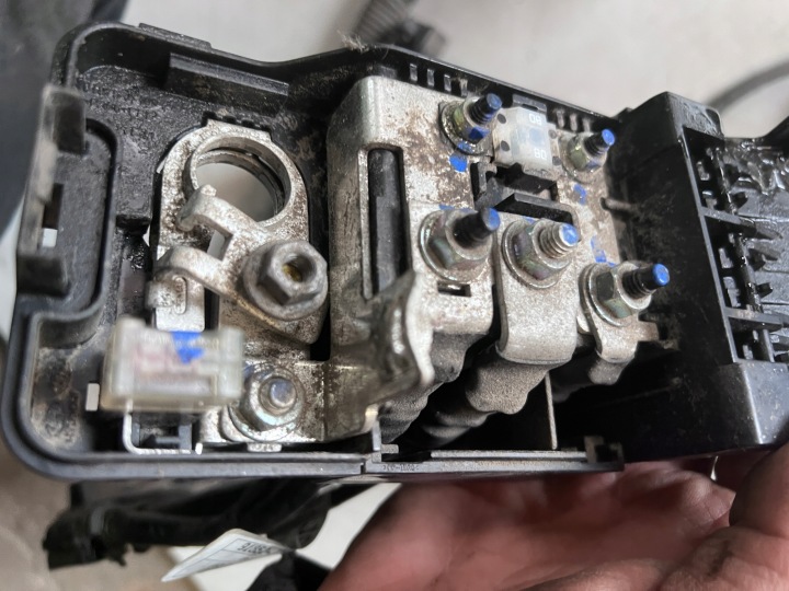 SERRE-CÂBLE POSITIVE FAISCEAU DE CÂBLES ALTERNATEUR KIA CEED III 18- 1.6 CRDI 92405-J71